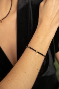 Armband NIGHT OF MAGIC mit Mini-Sternanhänger – schwarzer Spinell