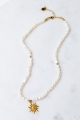 Halskette SOLÈNE – natürliche Perlen mit Sonnenanhänger