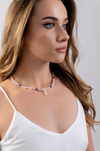 HALSKETTE ARIA mit Spitze – Rosenquarz, Aquamarin, Amethyst