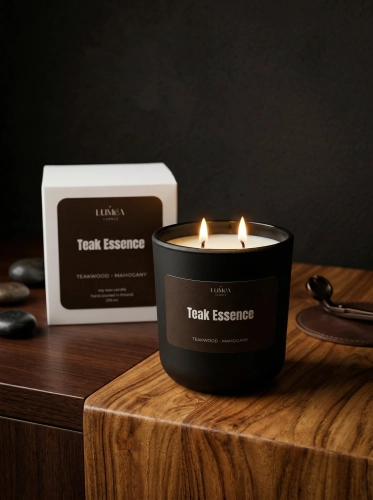 Teak Essence - Sojakerze Luméa Candle mit dem Duft von Teakholz und Mahagoni