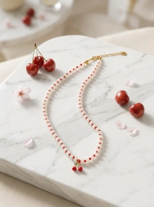 Halskette Ciliegia Sweet Summer – Jadeit & Kirsch-Anhänger
