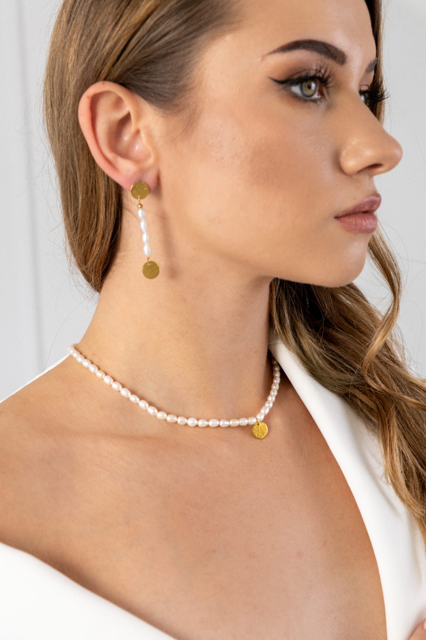 Sollte man eine Halskette zum Hochzeitskleid tragen?